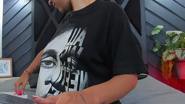 zoe martins  online show from 6, 10, 2025