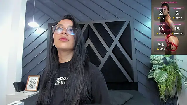 zoe martins  online show from 21, 11, 2025