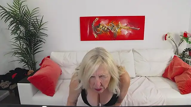 Snapshot of YourBustyBarbara chatting on 20, 10, 2025 YourBustyBarbara online show from 20, 10, 2025