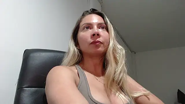 manelyk 17 online show from 3, 3, 2026