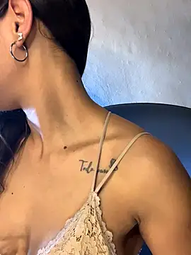 chicachocolate01 online show from 10, 9, 2025