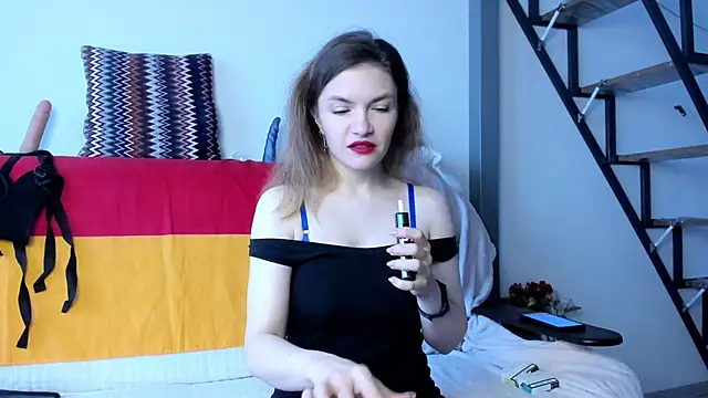 Katherine Twilight online show from 2, 2, 2025