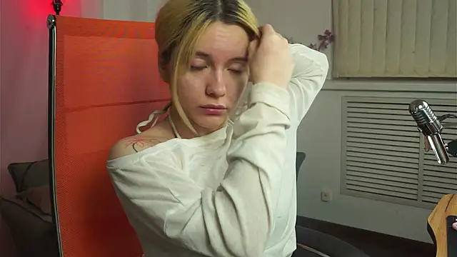 AuroraWrenfield online show from 26, 4, 2026