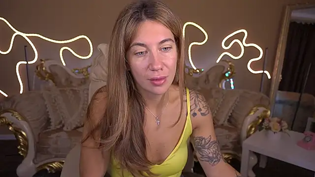 Snapshot of KateShanny chatting on 4, 10, 2025 KateShanny online show from 4, 10, 2025