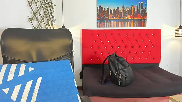 Snapshot of carolinacrus01 chatting on 8, 9, 2025 carolinacrus01 online show from 8, 9, 2025