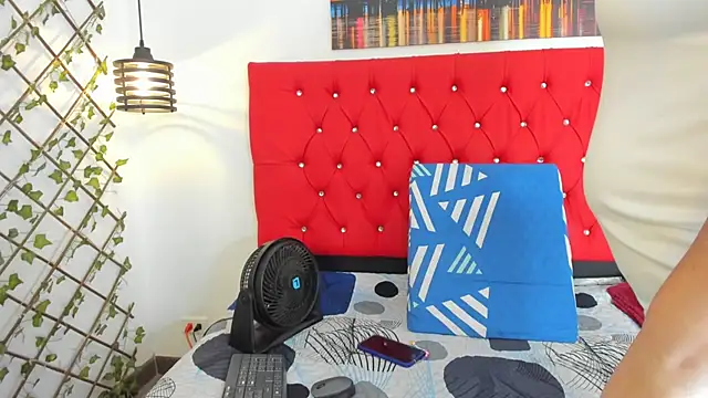 Snapshot of carolinacrus01 chatting on 25, 9, 2025 carolinacrus01 online show from 25, 9, 2025