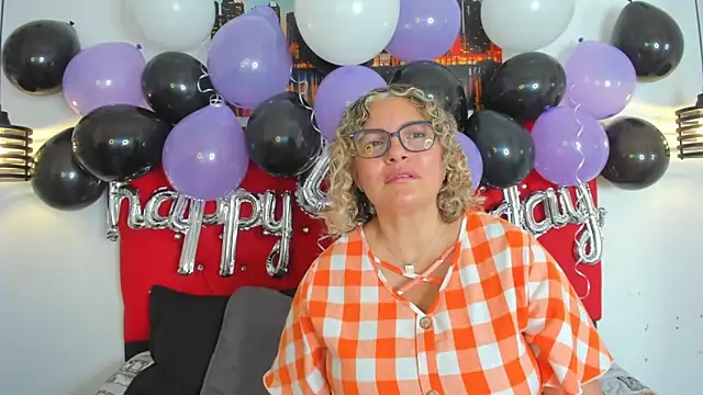 Snapshot of carolinacrus01 chatting on 1, 10, 2025 carolinacrus01 online show from 1, 10, 2025