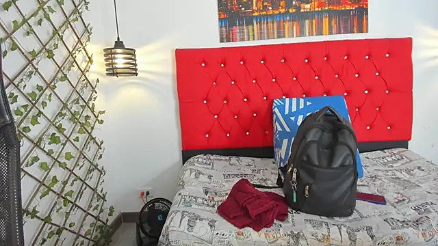 Snapshot of carolinacrus01 chatting on 3, 10, 2025 carolinacrus01 online show from 3, 10, 2025