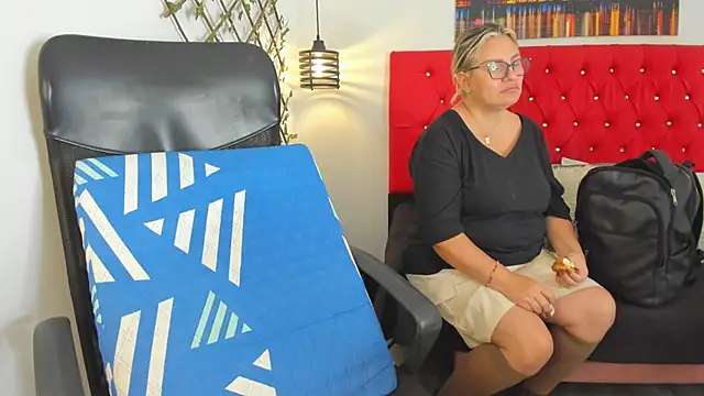 Snapshot of carolinacrus01 chatting on 8, 10, 2025 carolinacrus01 online show from 8, 10, 2025