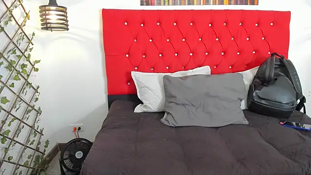 Snapshot of carolinacrus01 chatting on 23, 10, 2025 carolinacrus01 online show from 23, 10, 2025