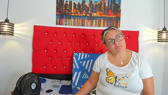 Snapshot of carolinacrus01 chatting on 29, 10, 2025 carolinacrus01 online show from 29, 10, 2025