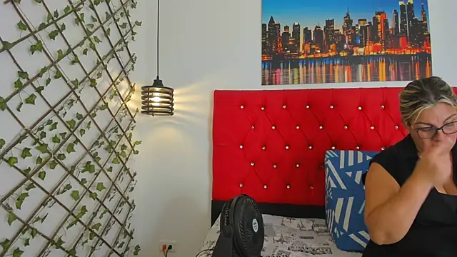 Snapshot of carolinacrus01 chatting on 31, 10, 2025 carolinacrus01 online show from 31, 10, 2025