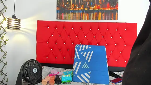 Snapshot of carolinacrus01 chatting on 2, 11, 2025 carolinacrus01 online show from 2, 11, 2025