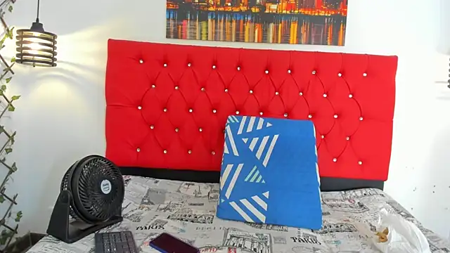 Snapshot of carolinacrus01 chatting on 3, 11, 2025 carolinacrus01 online show from 3, 11, 2025