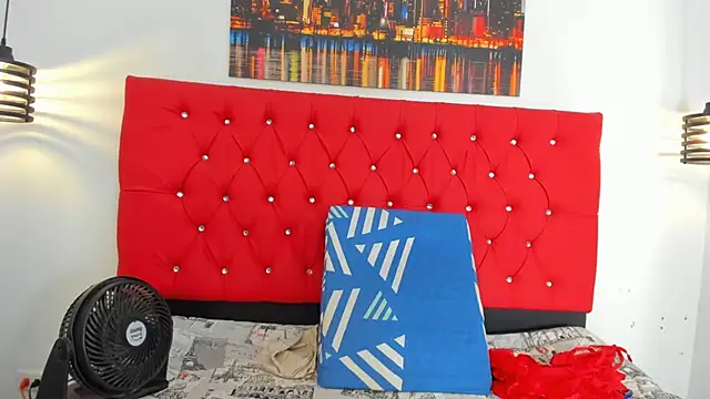 Snapshot of carolinacrus01 chatting on 4, 11, 2025 carolinacrus01 online show from 4, 11, 2025