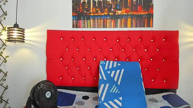 Snapshot of carolinacrus01 chatting on 20, 11, 2025 carolinacrus01 online show from 20, 11, 2025