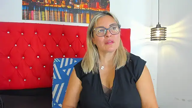 Snapshot of carolinacrus01 chatting on 30, 11, 2025 carolinacrus01 online show from 30, 11, 2025