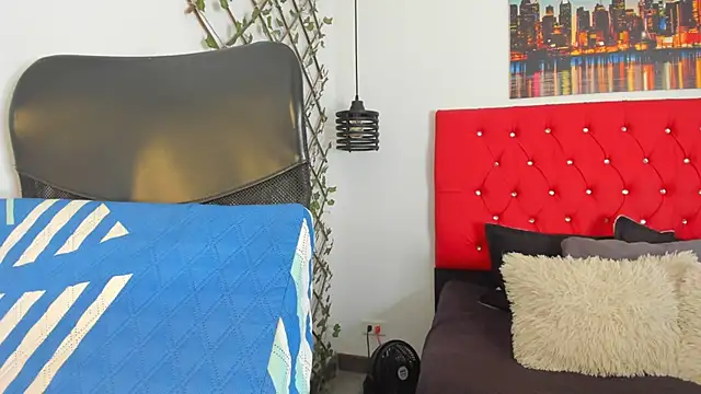 Snapshot of carolinacrus01 chatting on 1, 12, 2025 carolinacrus01 online show from 1, 12, 2025