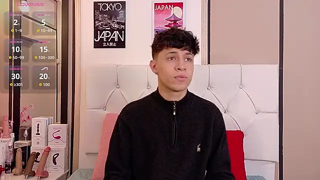 Axel  Evans online show from 1, 12, 2025