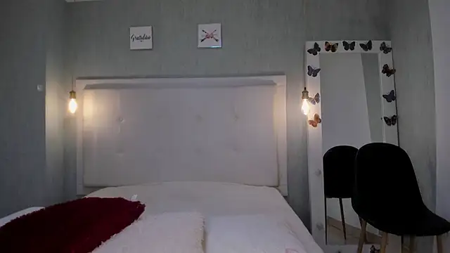 Snapshot of EsmeraldaNyx chatting on 2, 12, 2025 EsmeraldaNyx online show from 2, 12, 2025