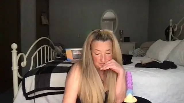 milf-Lacey online show from 6, 3, 2026