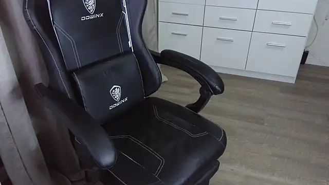 Snapshot of Milo9210 chatting on 11, 9, 2025 Milo9210 online show from 11, 9, 2025