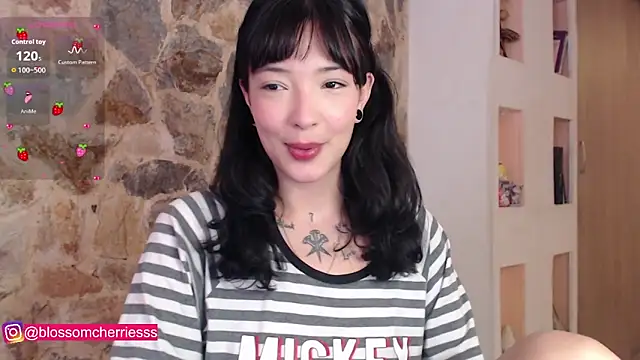 Snapshot of slobberynjuicy_ chatting on 11, 9, 2025 slobberynjuicy online show from 11, 9, 2025