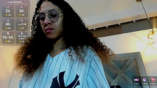 Snapshot of Hanna_Cornee_ chatting on 4, 10, 2025 Hanna Cornee online show from 4, 10, 2025