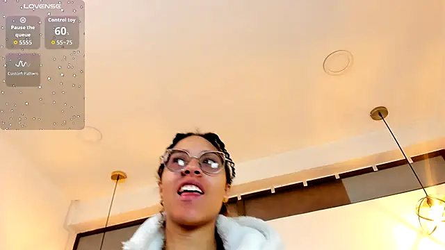 Snapshot of Hanna_Cornee_ chatting on 16, 10, 2025 Hanna Cornee online show from 16, 10, 2025