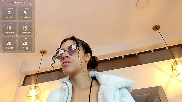 Snapshot of Hanna_Cornee_ chatting on 18, 10, 2025 Hanna Cornee online show from 18, 10, 2025