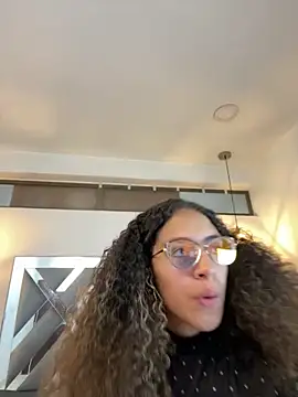 Hanna Cornee  online show from 8, 11, 2025