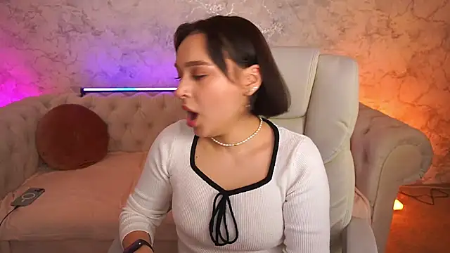 Snapshot of UrMuseOn chatting on 20, 12, 2025 UrMuseOn online show from 20, 12, 2025