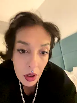 Piggiteablacktea online show from 11, 11, 2025