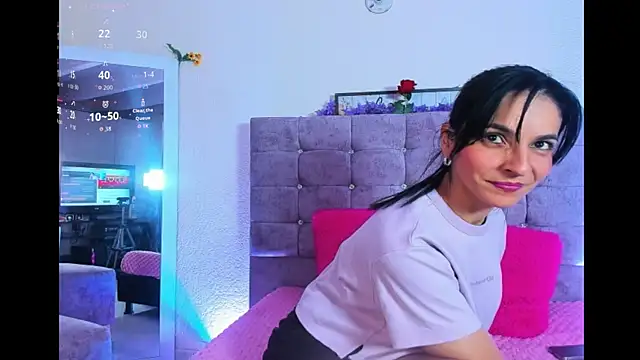 Snapshot of karol_rose chatting on 1, 10, 2025 karol rose online show from 1, 10, 2025