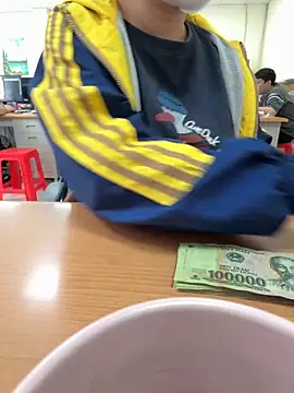 Snapshot of PhuongNhi21 chatting on 4, 10, 2025 PhuongNhi21 online show from 4, 10, 2025