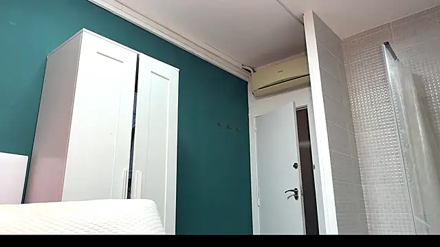 Snapshot of Valeriathonson chatting on 10, 11, 2025 Valeriathonson online show from 10, 11, 2025