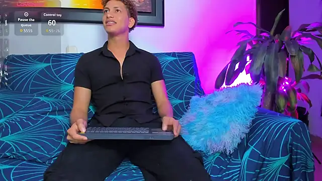 Snapshot of ECSTASYX2_2001 chatting on 23, 11, 2025 ECSTASYX2 2001 online show from 23, 11, 2025