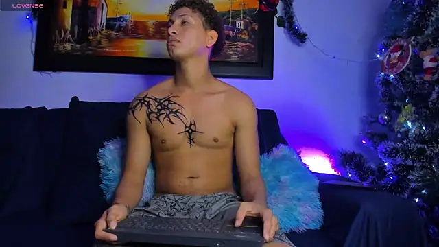 Snapshot of ECSTASYX2_2001 chatting on 18, 12, 2025 ECSTASYX2 2001 online show from 18, 12, 2025