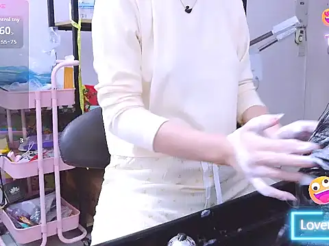 Snapshot of single-mom2x chatting on 5, 11, 2025 single-mom2x online show from 5, 11, 2025