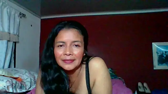 Snapshot of DianaOchoa_ chatting on 8, 10, 2025 DianaOchoa online show from 8, 10, 2025
