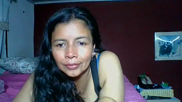 Snapshot of DianaOchoa_ chatting on 13, 10, 2025 DianaOchoa online show from 13, 10, 2025