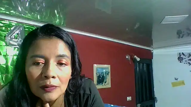 Snapshot of DianaOchoa_ chatting on 16, 10, 2025 DianaOchoa online show from 16, 10, 2025