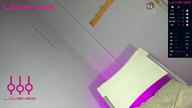 Snapshot of anitacruise chatting on 9, 4, 2026 anitacruise online show from 9, 4, 2026