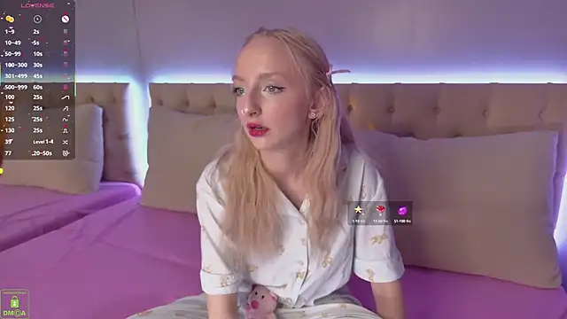 Snapshot of maya_snow chatting on 15, 10, 2025 maya snow online show from 15, 10, 2025