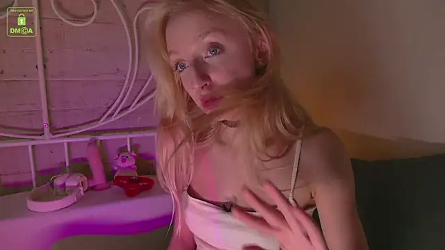 Snapshot of maya_snow chatting on 18, 10, 2025 maya snow online show from 18, 10, 2025