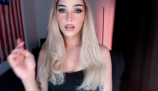 Snapshot of Alicegreenexx chatting on 8, 11, 2025 Alicegreenexx online show from 8, 11, 2025