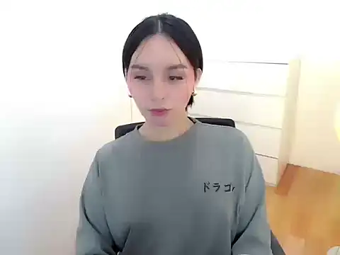 holly tabby online show from 8, 9, 2025