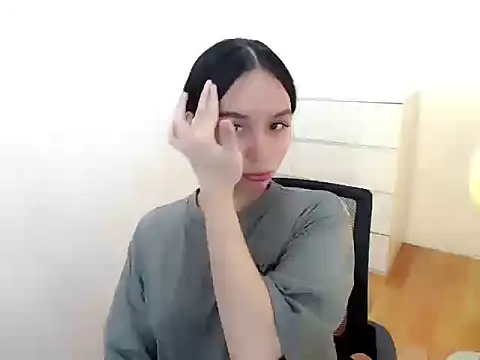 holly tabby online show from 13, 9, 2025