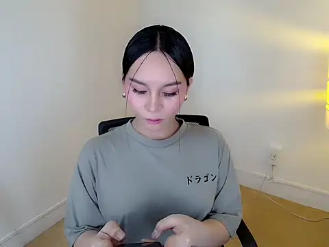 holly tabby online show from 9, 1, 2026