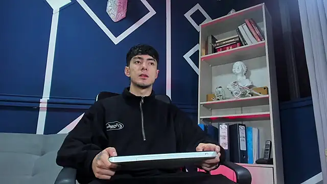 etham wolf  online show from 13, 11, 2025